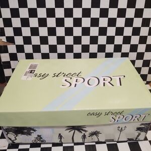 Easy Street Sport Womens Slip On Comfort 31-4804 7 Wide Only wore twice